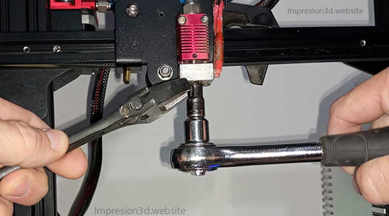 Como cambiar correctamente la boquila de tu impresora 3d - Quitar boquilla con llave Crique y tubo de 6mm