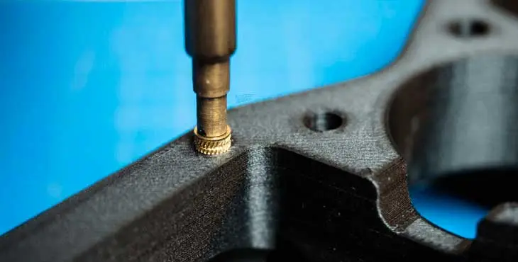quote 3D printing Online - Option of threaded inserts